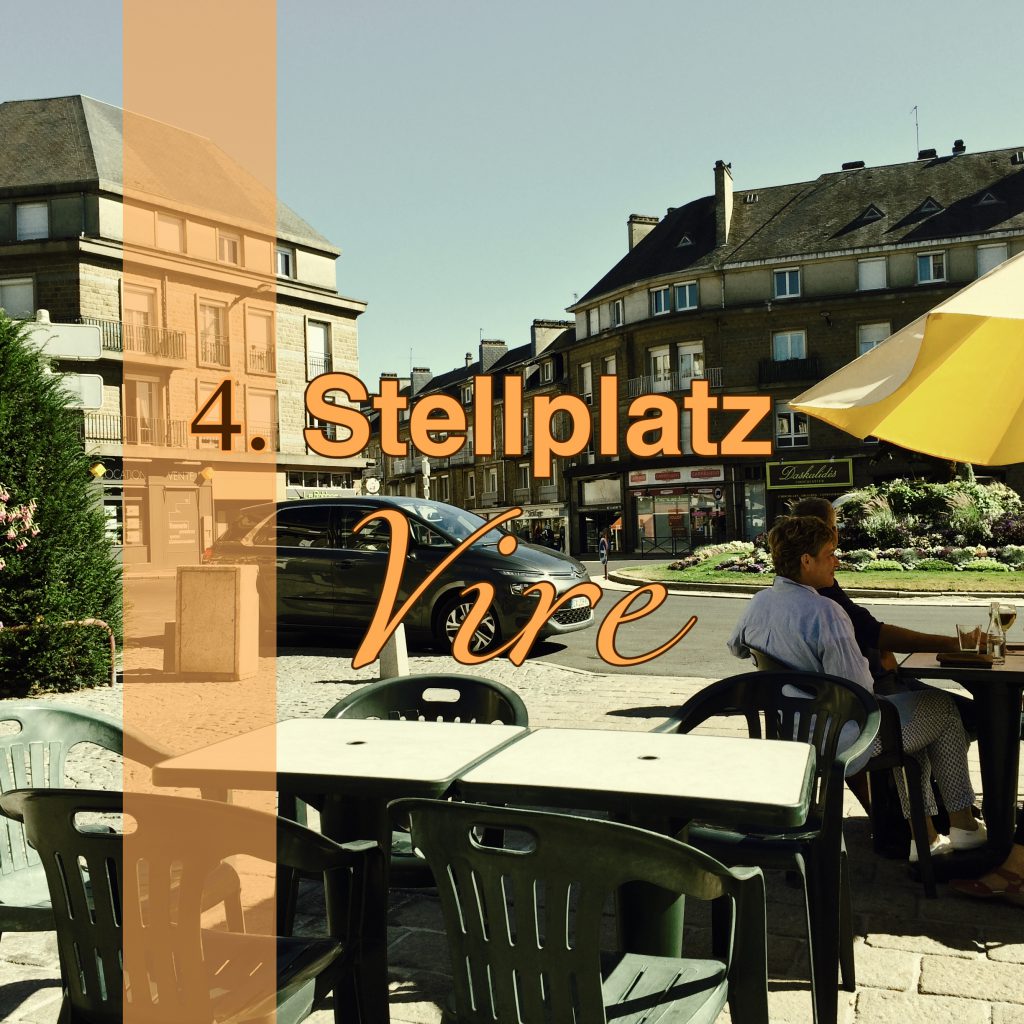 Cafe Vire mitten auf einem Kreisverkehr